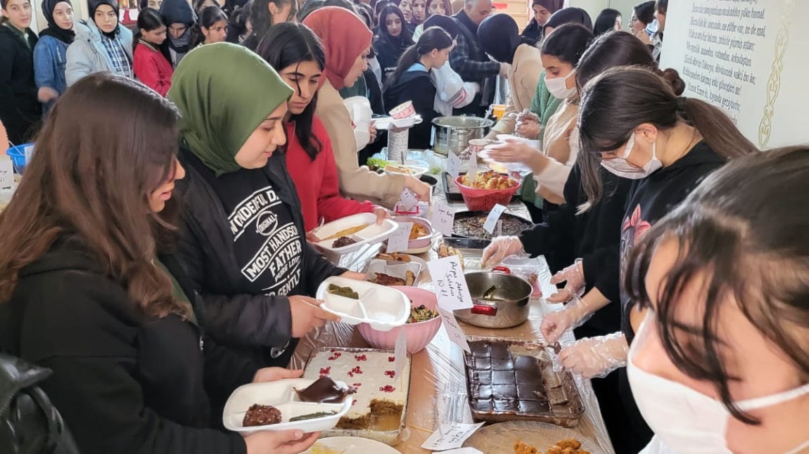 OKULUMUZDA KERMES DÜZENLENDİ